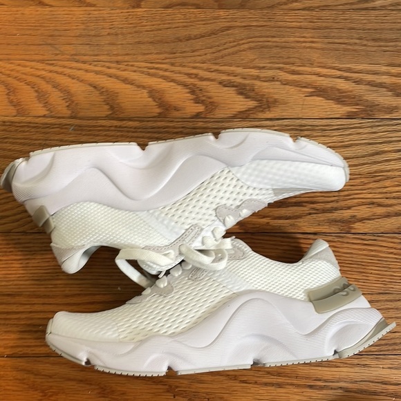 𝅺Sorel Kinetic Renegade Lace Up Sneaker white lightdove NWT - Picture 7 of 8